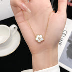 ¡®Lumi¡¯LUCKY  WHITE MOP  PLUM BLOSSOM NECKLACE