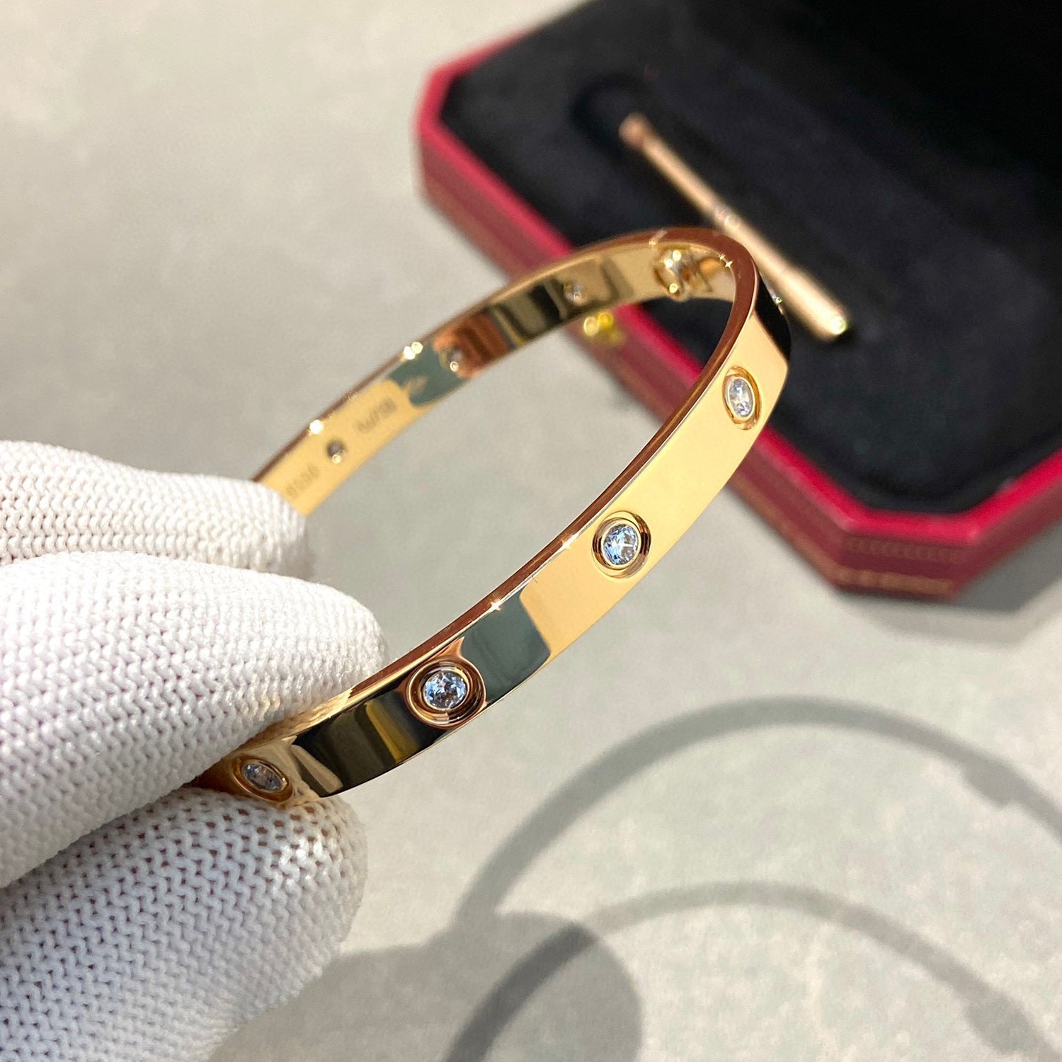 ¡®Lumi¡¯LOVE BRACELET 6.1MM 10 DIAMONDS