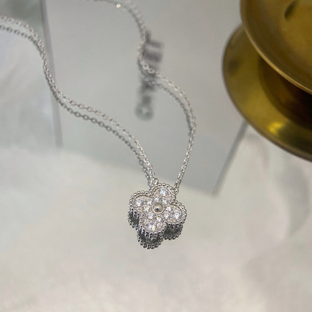 ¡®Lumi¡¯CLOVER 15MM DIAMOND SINGLE FLOWER NECKLACE