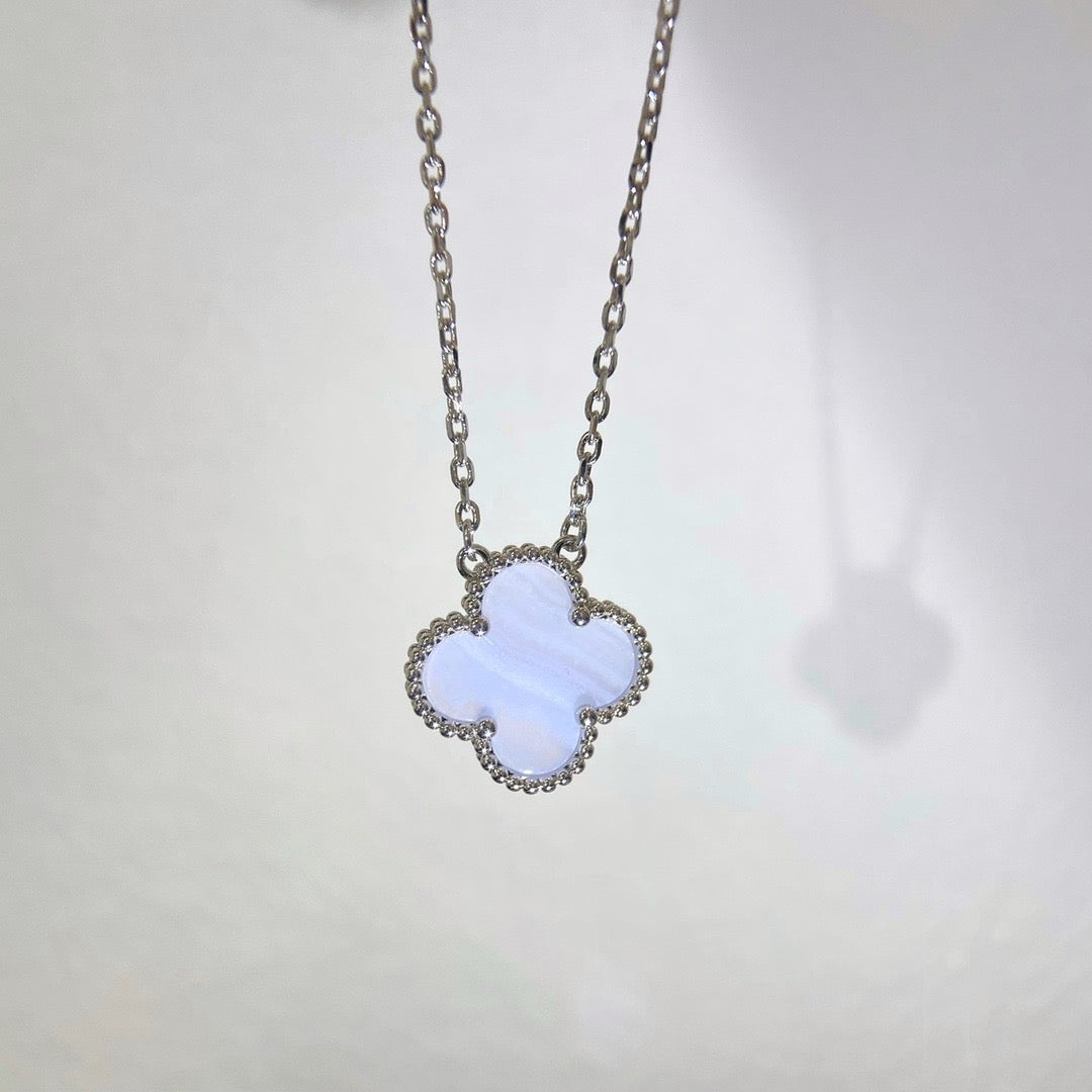 ¡®Lumi¡¯CLOVER 15MM BLUE CHALCEDONY NECKLACE SILVER