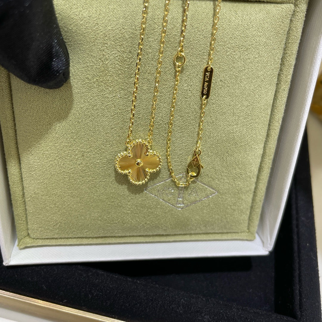 ¡®Lumi¡¯CLOVER 15MM LASER NECKLACE