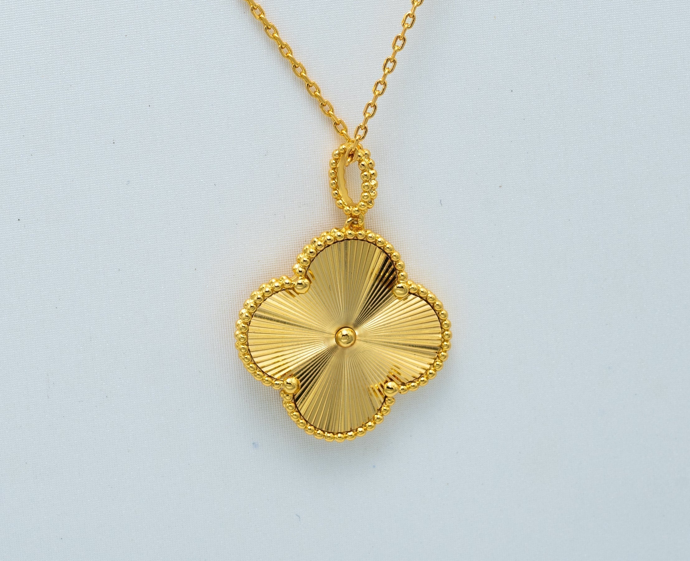 ¡®Lumi¡¯CLOVER 25MM PEDANT NECKLACE GOLD