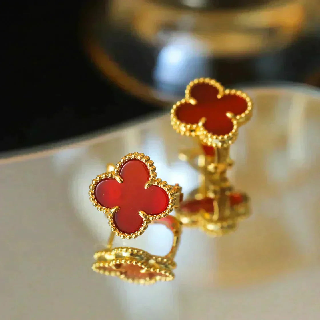¡®Lumi¡¯CLOVER MEDIUM 1 MOTIFS CARNELIAN  EARRINGS