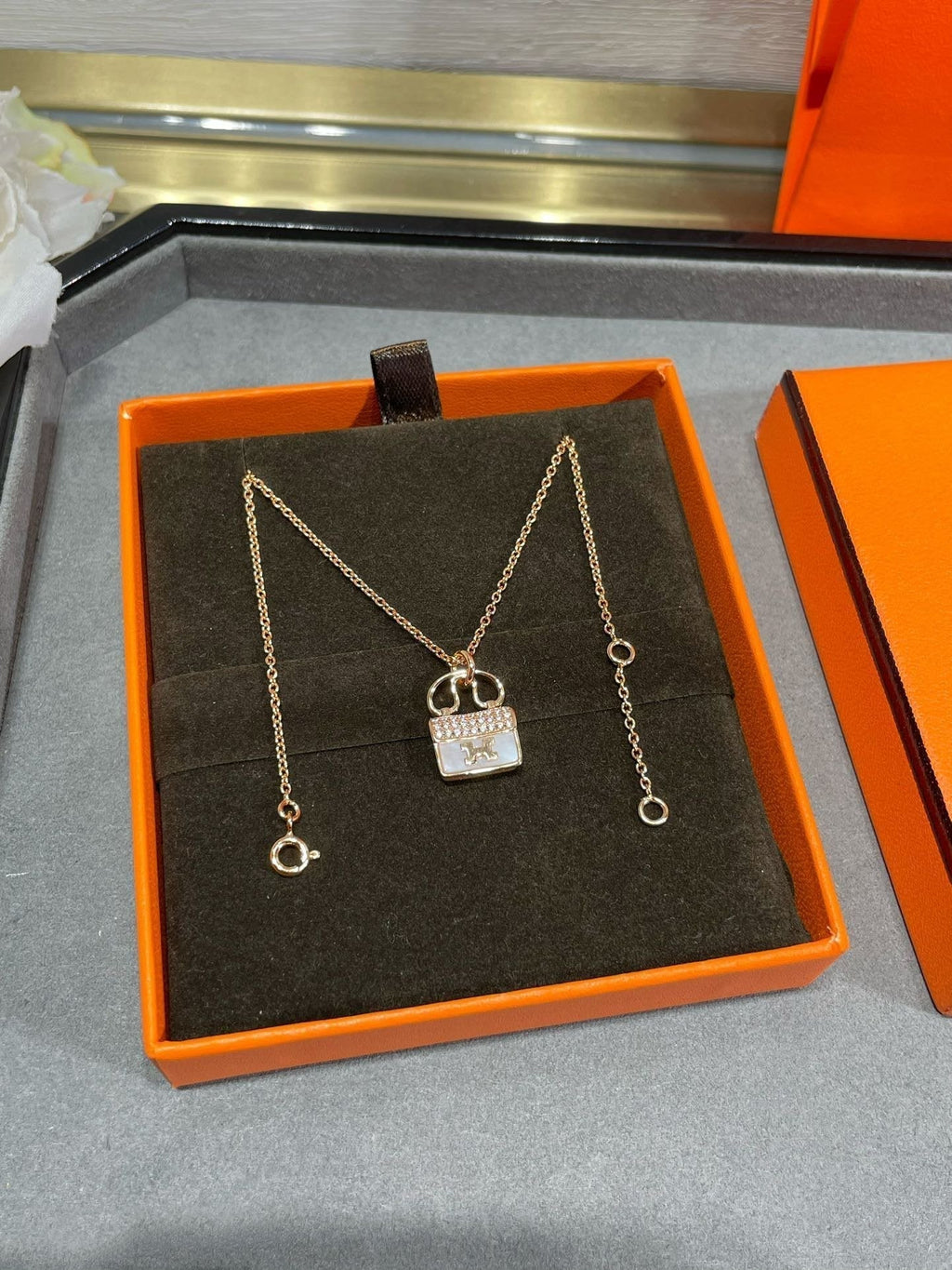 ¡®Lumi¡¯H CIRCE MOISSANITE PENDANT NECKLACE GOLD
