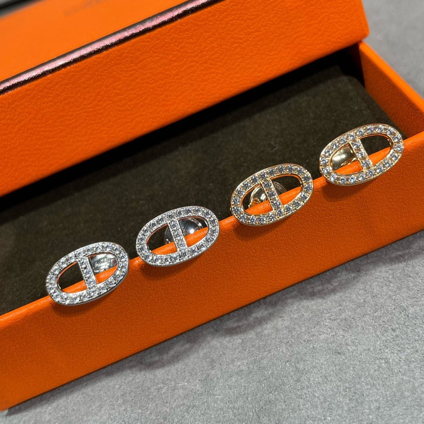 ¡®Lumi¡¯HM FULL DIAMOND PIG NOSE STUD EARRINGS
