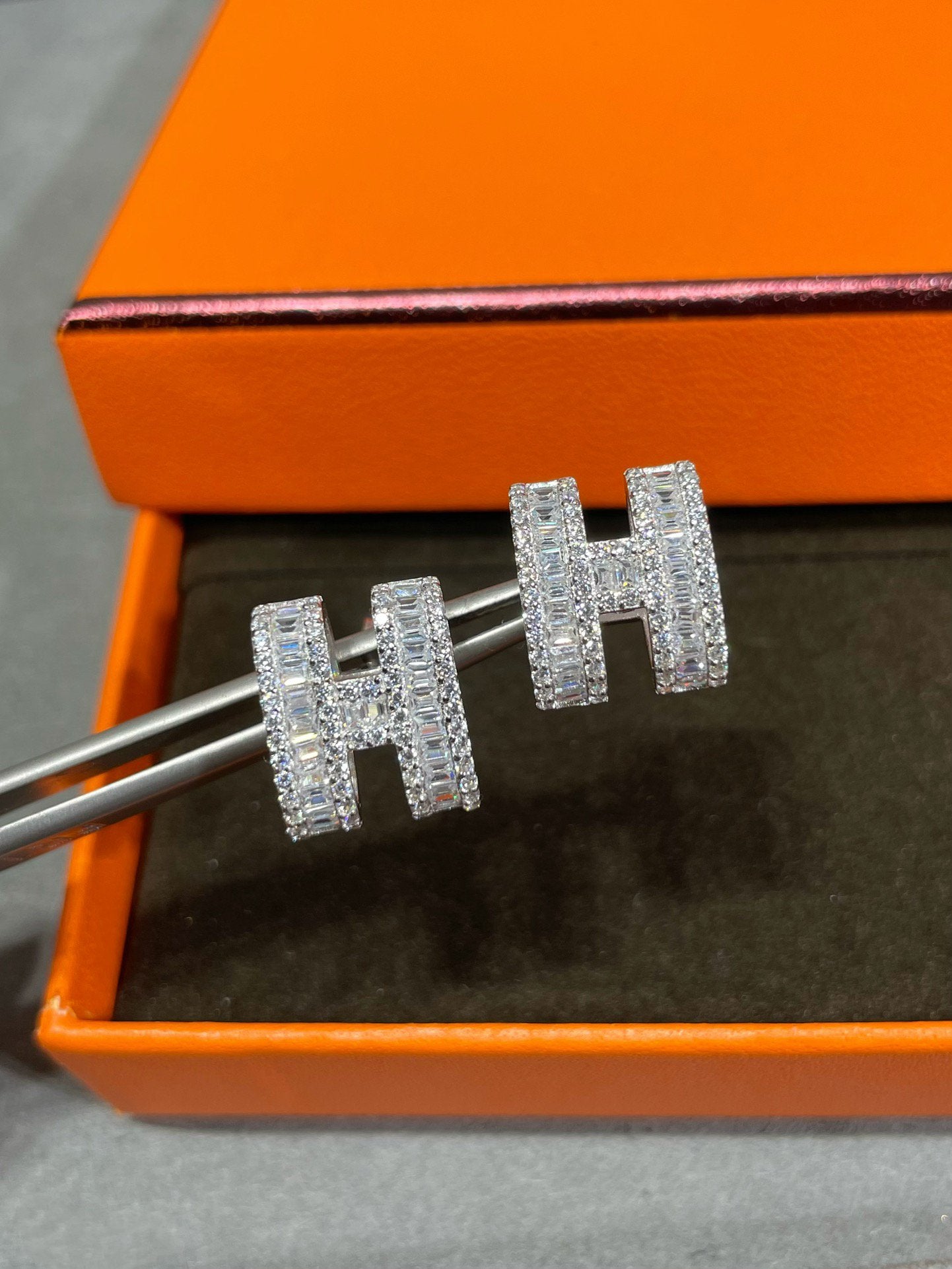 ¡®Lumi¡¯H STUD EARRINGS WITH SILVER DIAMONDS