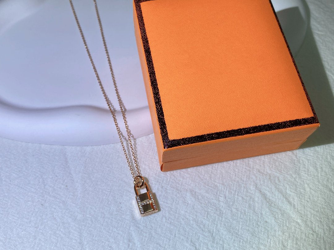 ¡®Lumi¡¯HM ADVANCED NICHE LOCK HEAD NECKLACE DIAMONDS