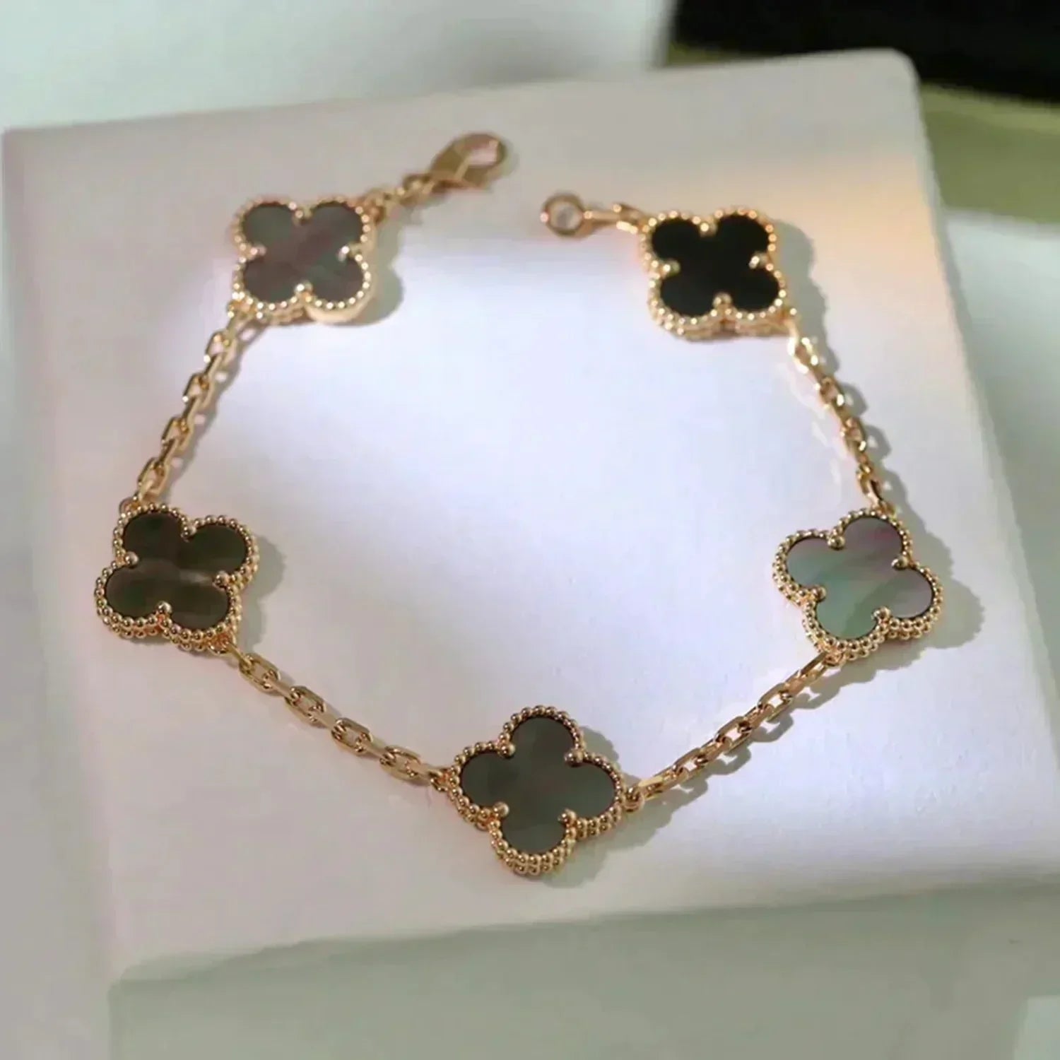 [Lumi]New  CLOVER 5 MOTIF GRAY MOP BRACELET COLLECTION