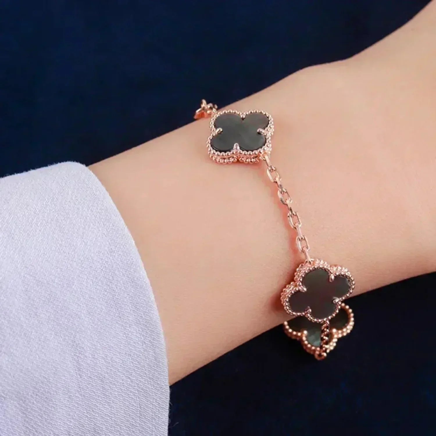 [Lumi jewelry] CLOVER 5 MOTIF GRAY MOP BRACELET COLLECTION