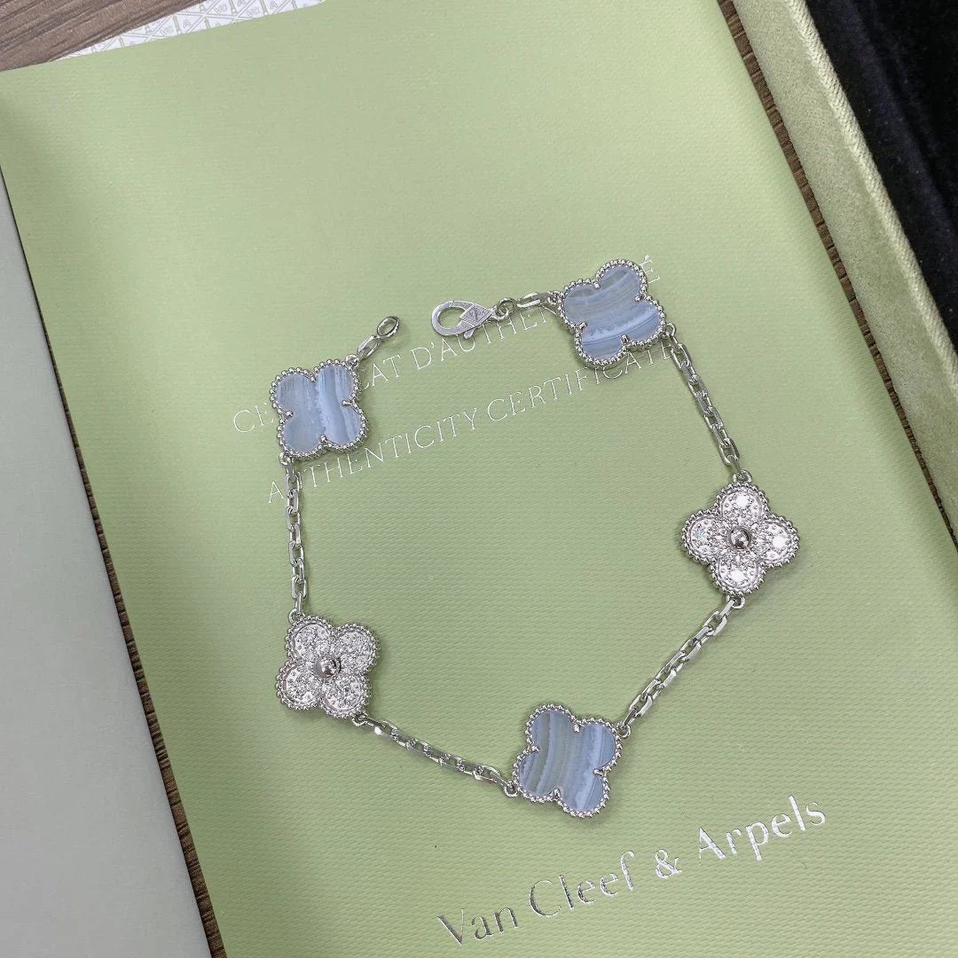 [Lumi] Neue Armbandkollektion „Clover 5 Motif“ aus lila Chalkedonier