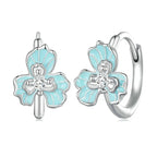 Ohrclips mit blauer Emaille-Iris-Blume