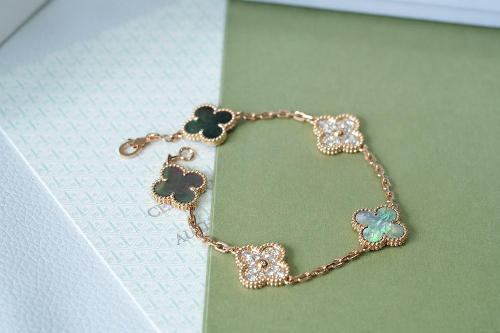 [Lumi]New  CLOVER 5 MOTIF GRAY MOP BRACELET COLLECTION