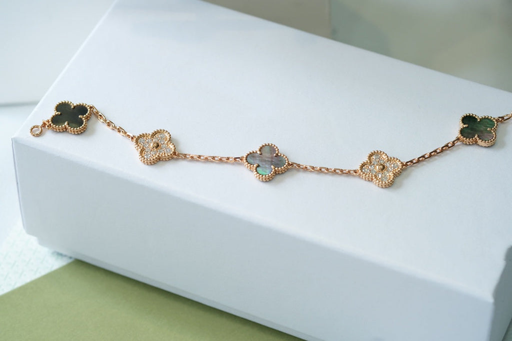 [Lumi]New  CLOVER 5 MOTIF GRAY MOP BRACELET COLLECTION