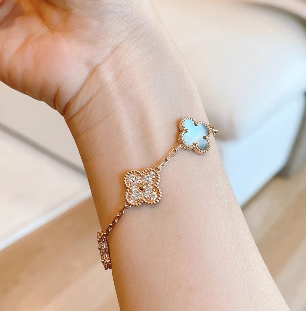 [Lumi jewelry] CLOVER 5 MOTIF GRAY MOP BRACELET COLLECTION