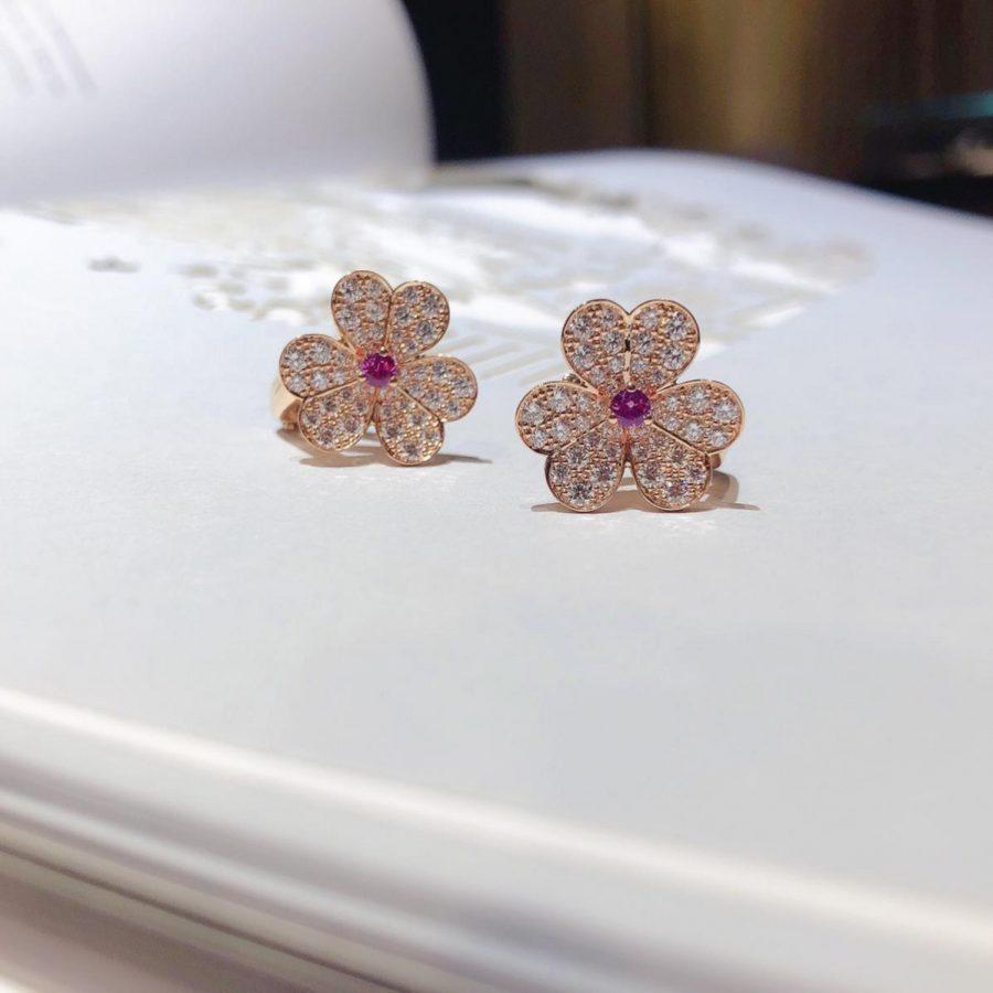 Lumi® FRIVOLE Ohrringe mit rosafarbenen Goldblumen und Diamanten