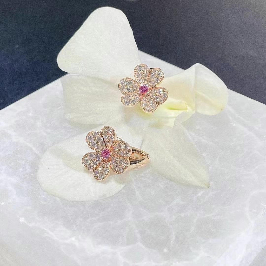 Lumi® FRIVOLE Ohrringe mit rosafarbenen Goldblumen und Diamanten