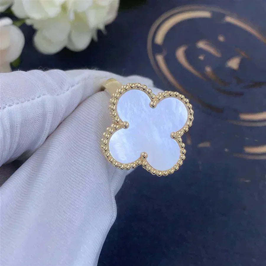 ¡®Lumi¡¯CLOVER WHITE MOP RING