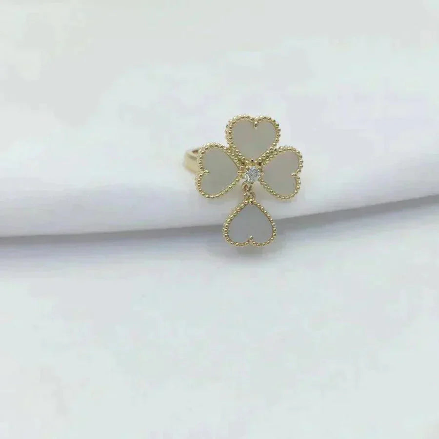 ¡®Lumi¡¯SWEET CLOVER WHITE MOP RING
