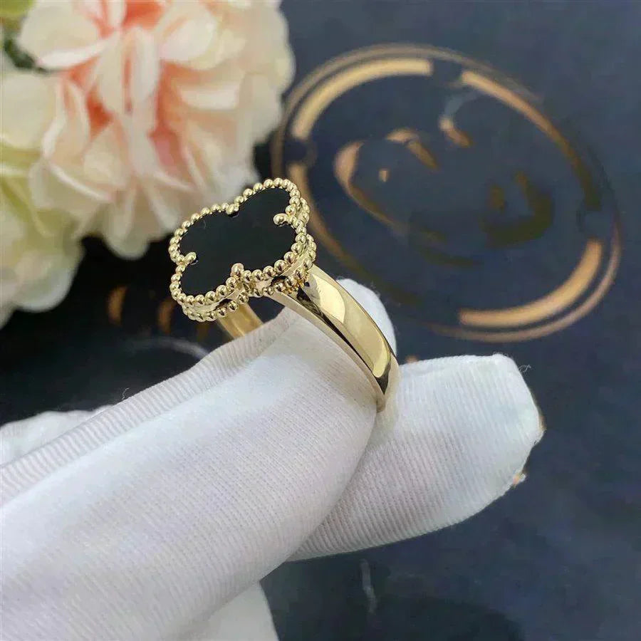 ¡®Lumi¡¯CLOVER ONYX RING