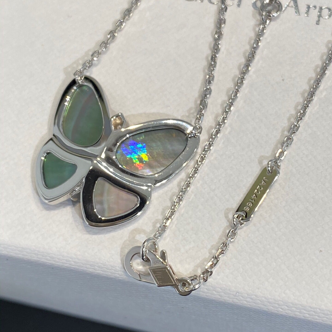 ¡®Lumi¡¯LARGE BUTTERFLY SILVER PENDANT DIAMOND NECKLACE