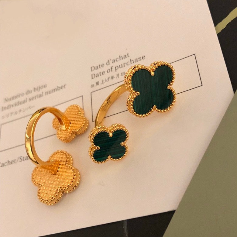 ¡®Lumi¡¯CLOVER BETWEEN THE FINGER RING