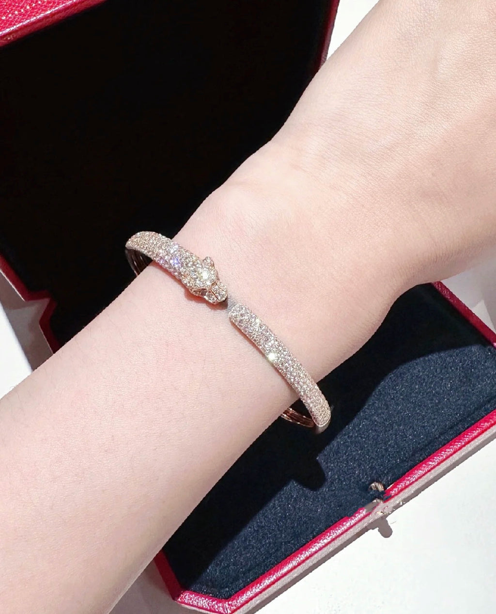 ¡®Lumi¡¯PANTHERE FULL DIAMOND OPEN BRACELET