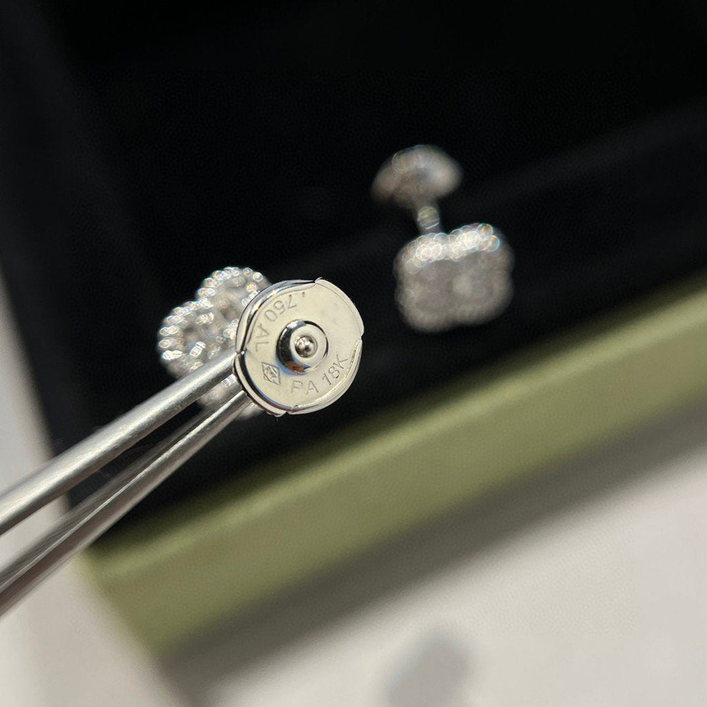 ¡®Lumi¡¯CLOVER MINI DIAMOND STUD EARRINGS