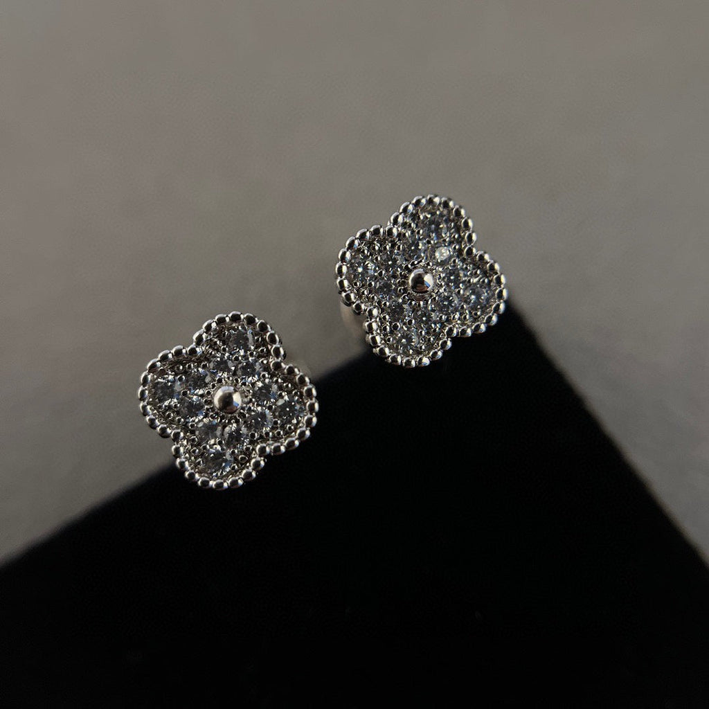 ¡®Lumi¡¯CLOVER MINI DIAMOND STUD EARRINGS