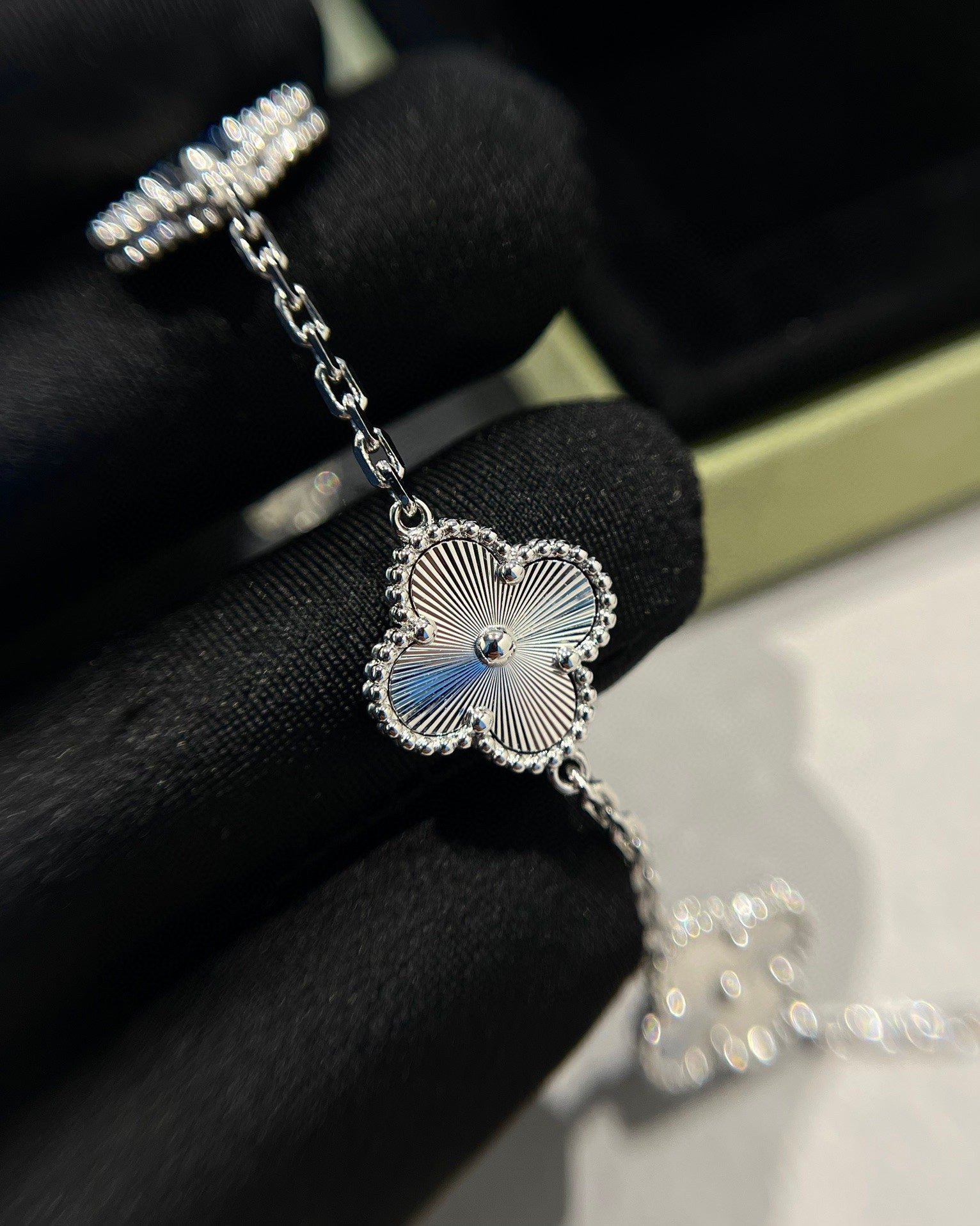 [Lumi jewelry] CLOVER 5 MOTIF LASER BRACELET COLLECTION