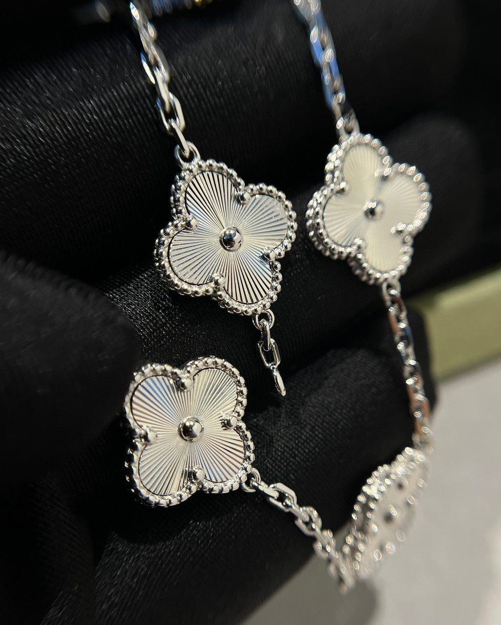 [Lumi jewelry] CLOVER 5 MOTIF LASER BRACELET COLLECTION